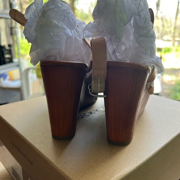 Lucky Brand wedges in size 6.5 Very comfortable! Used 1 time for a graduation! - Picture 5 of 7